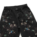 Vaqueros desgastados con borlas y campana