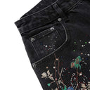 Vaqueros desgastados con borlas y campana