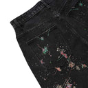 Vaqueros desgastados con borlas y campana