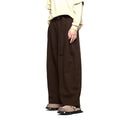 Pantalones holgados con pliegues