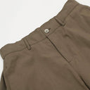 Pantalones holgados con pliegues