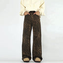 Vaqueros desgastados con borlas y campana