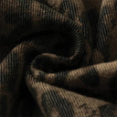 Vaqueros desgastados con borlas y campana