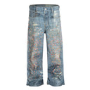 Vaqueros desgastados con borlas y campana